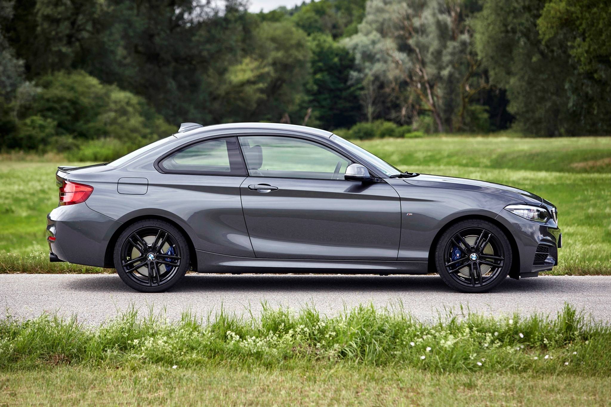 2018 BMW 2-Series VINs, Configurations, MSRP & Specs - AutoDetective